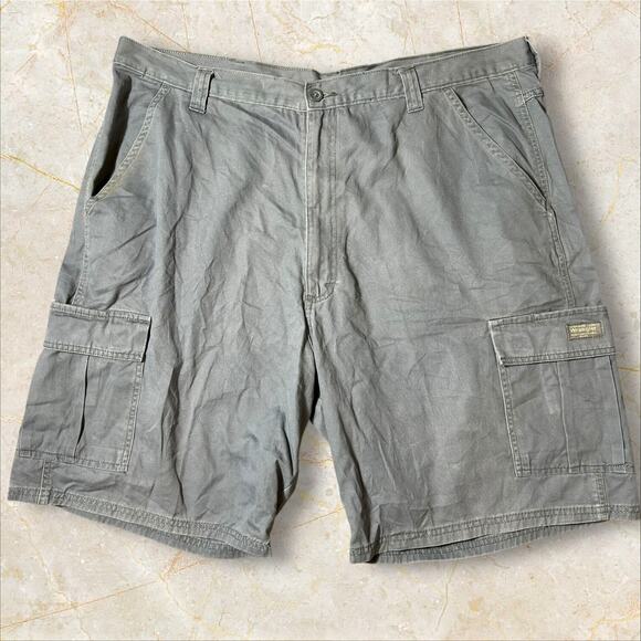 Wrangler Cargo Shorts Men Size 42 Comfortable Durable Outdoor Pockets Gray M09 - Picture 1 of 4